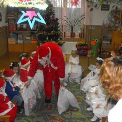 Moş Crăciun a dus daruri pentru copiii din Kogălniceanu